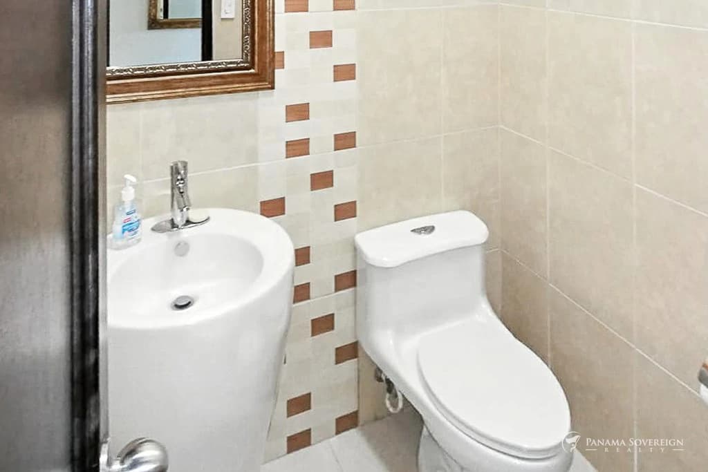 4 Bedroom House in San Carlos - photo 23