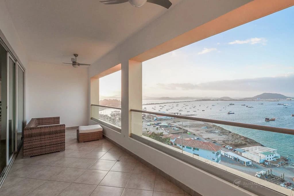 3 Bedroom Condo in Amador Causeway - photo 4
