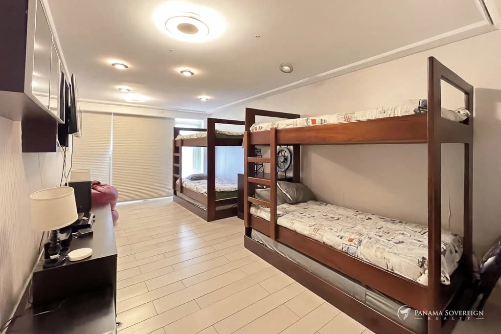5 Bedroom House in San Carlos - photo 20