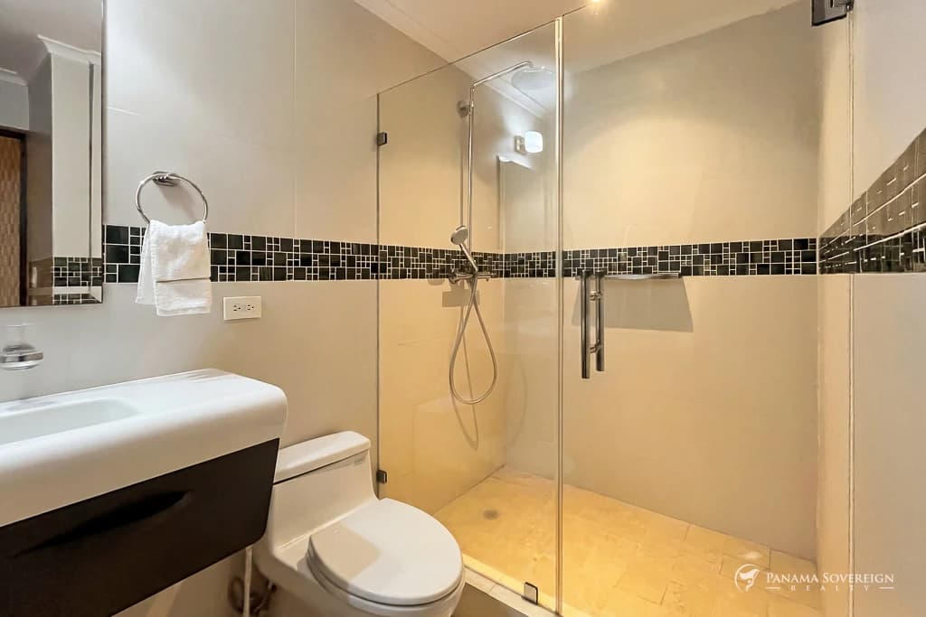 5 Bedroom House in San Carlos - photo 19