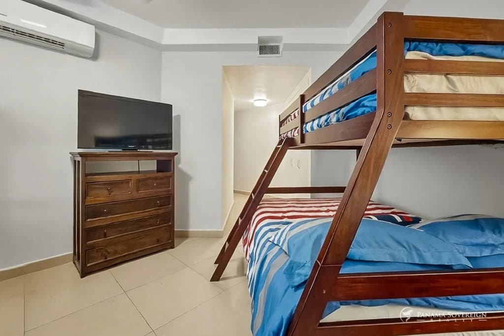 5 Bedroom Condo in San Carlos - photo 17