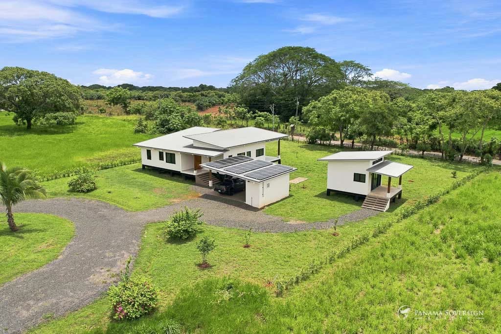 3 Bedroom House in Pedasi - photo 2