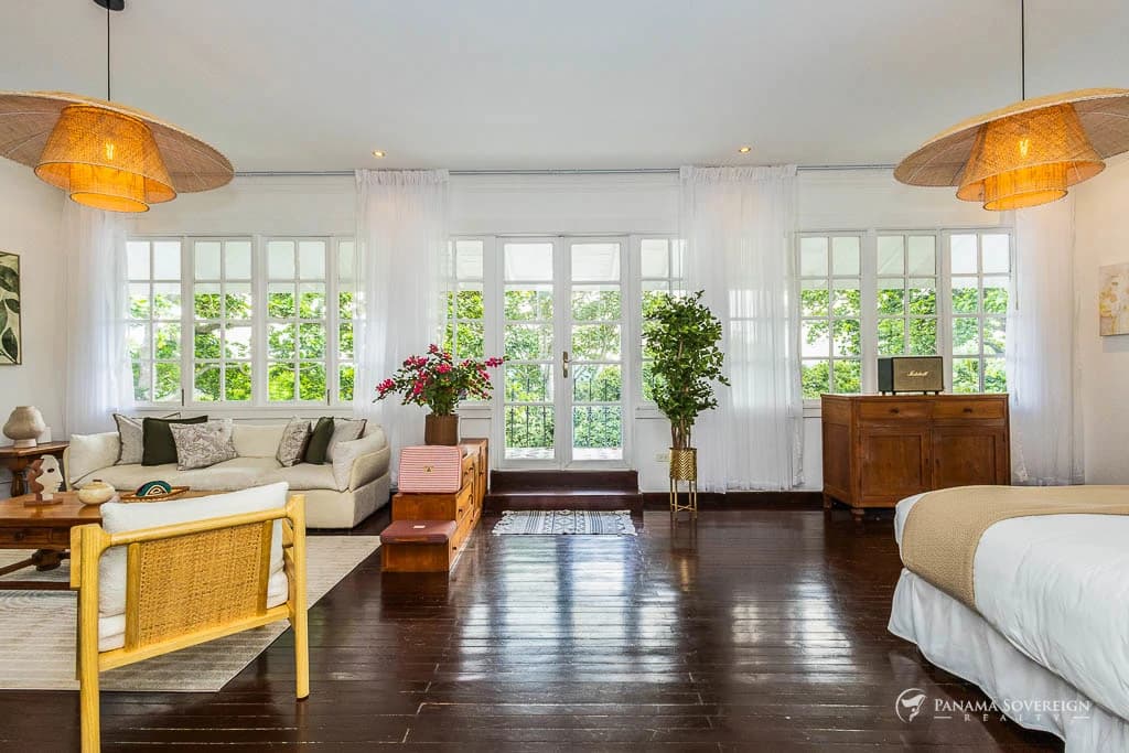 4 Bedroom House in Canal Zone - photo 25