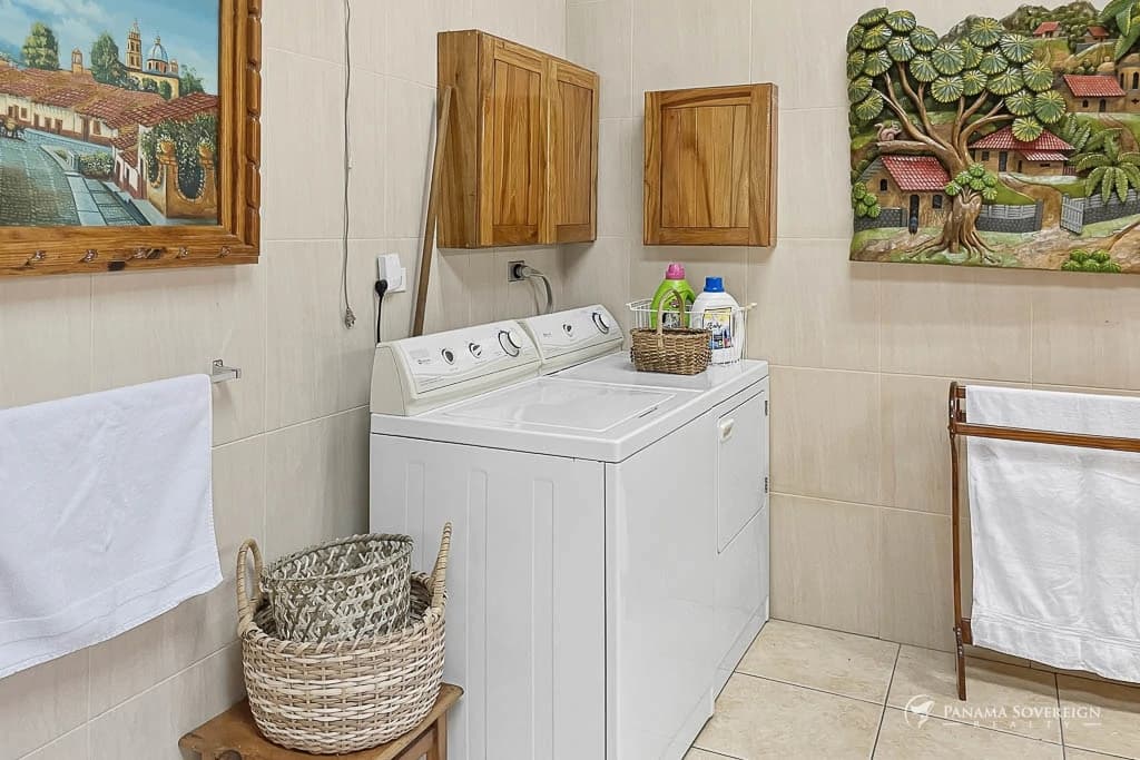 3 Bedroom House in San Carlos - photo 11