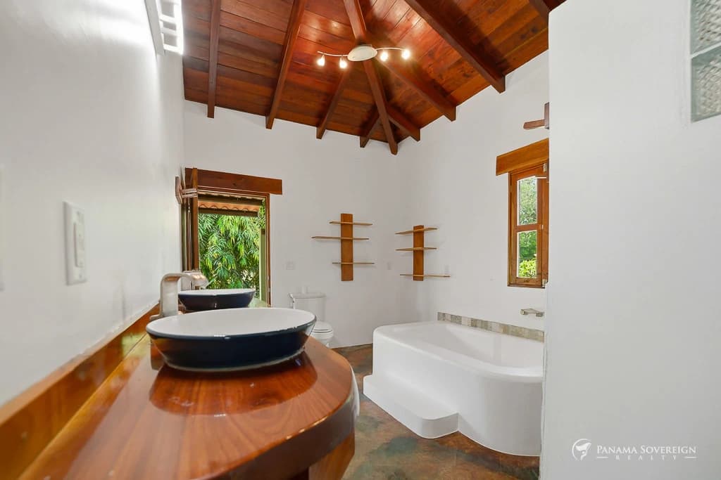4 Bedroom House in Pedasi - photo 17