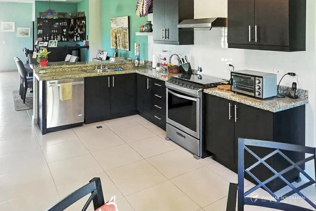 4 Bedroom House in San Carlos - photo 9