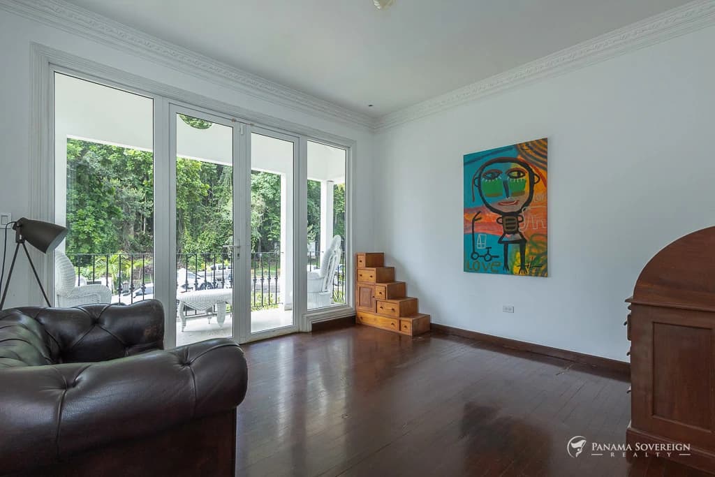 4 Bedroom House in Canal Zone - photo 13