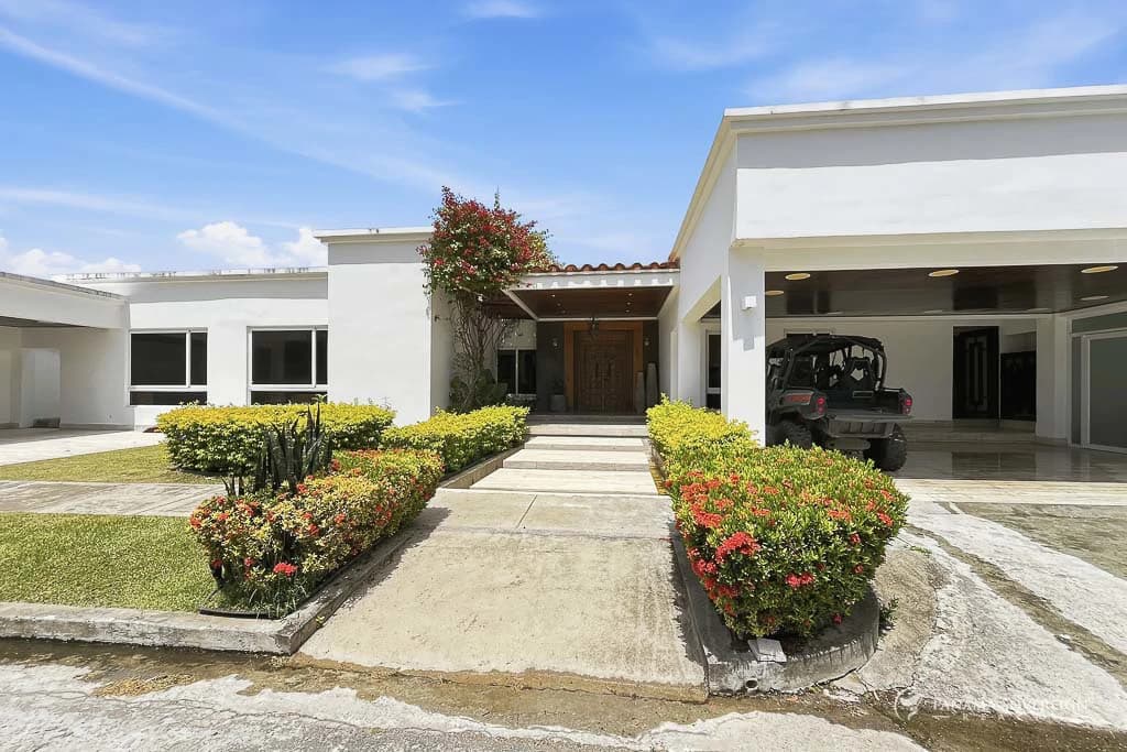 5 Bedroom House in San Carlos - photo 7