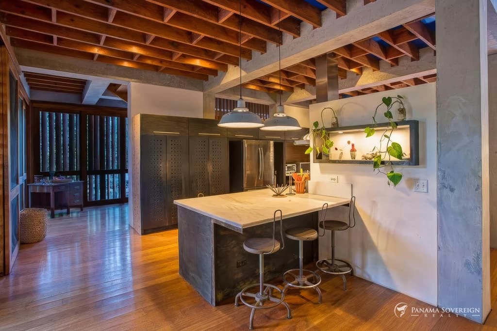 4 Bedroom House in Canal Zone - photo 18