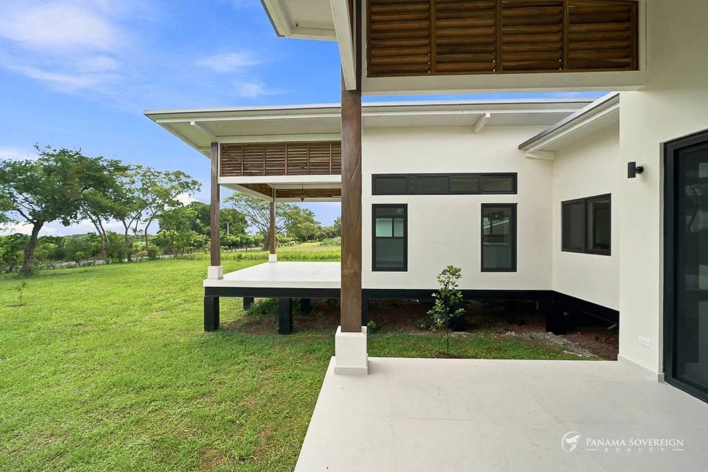 3 Bedroom House in Pedasi - photo 3