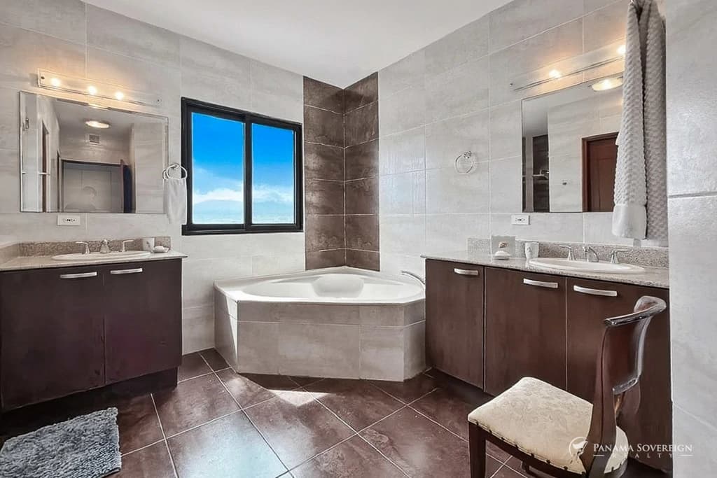 5 Bedroom Condo in San Carlos - photo 45