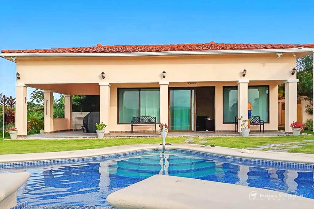 4 Bedroom House in San Carlos - photo 2