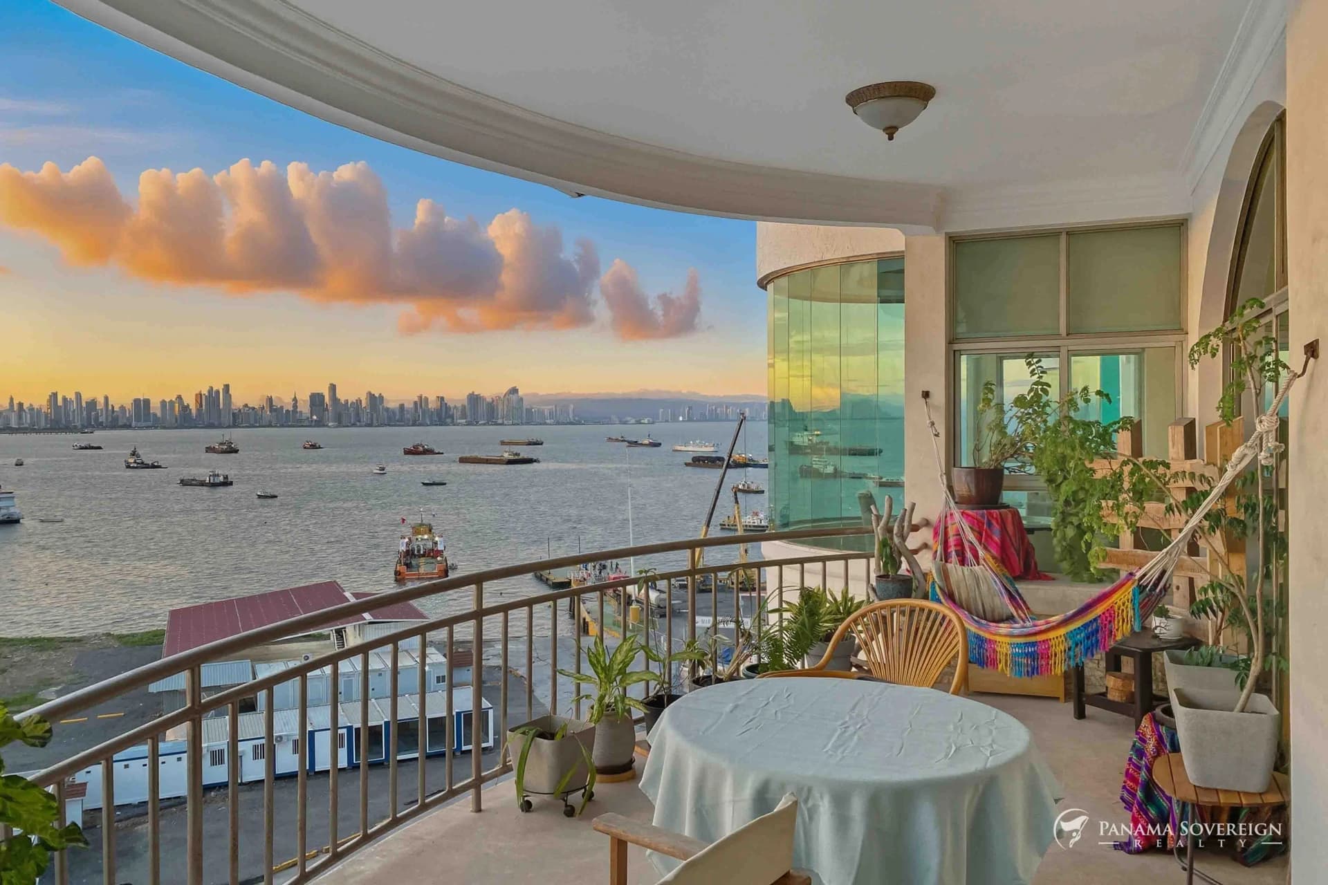 2 Bedroom Condo in Amador Causeway - photo 1