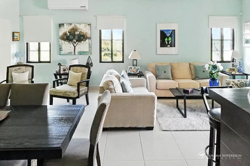 4 Bedroom House in San Carlos - photo 11