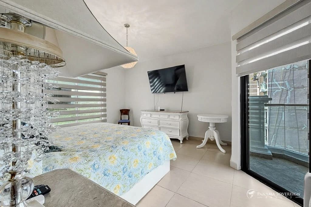 5 Bedroom Condo in San Carlos - photo 37