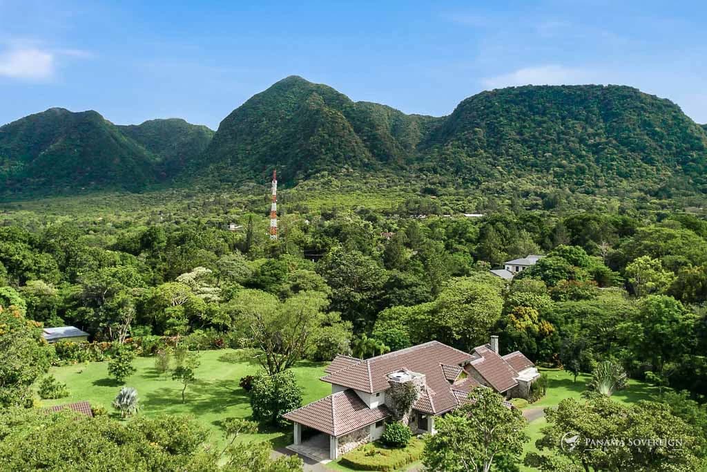 5 Bedroom House in El Valle de Anton - photo 5