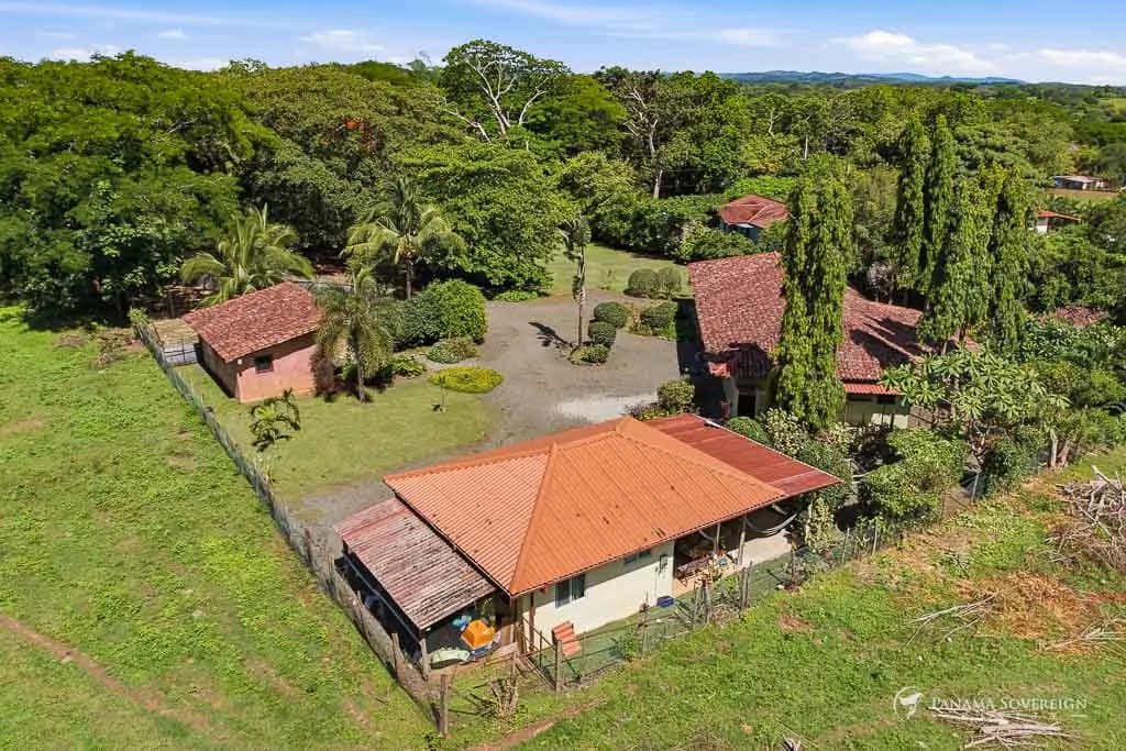 4 Bedroom House in Pedasi - photo 3