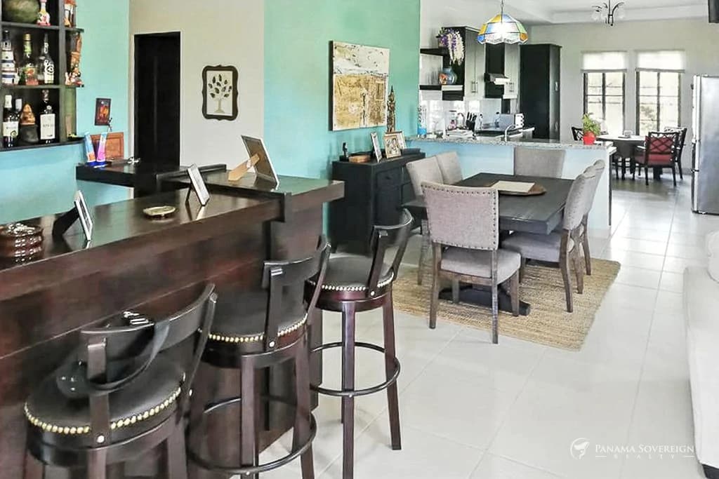 4 Bedroom House in San Carlos - photo 12