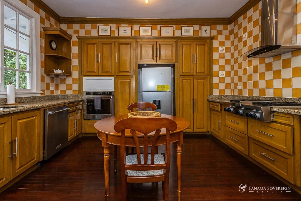 4 Bedroom House in Canal Zone - photo 11