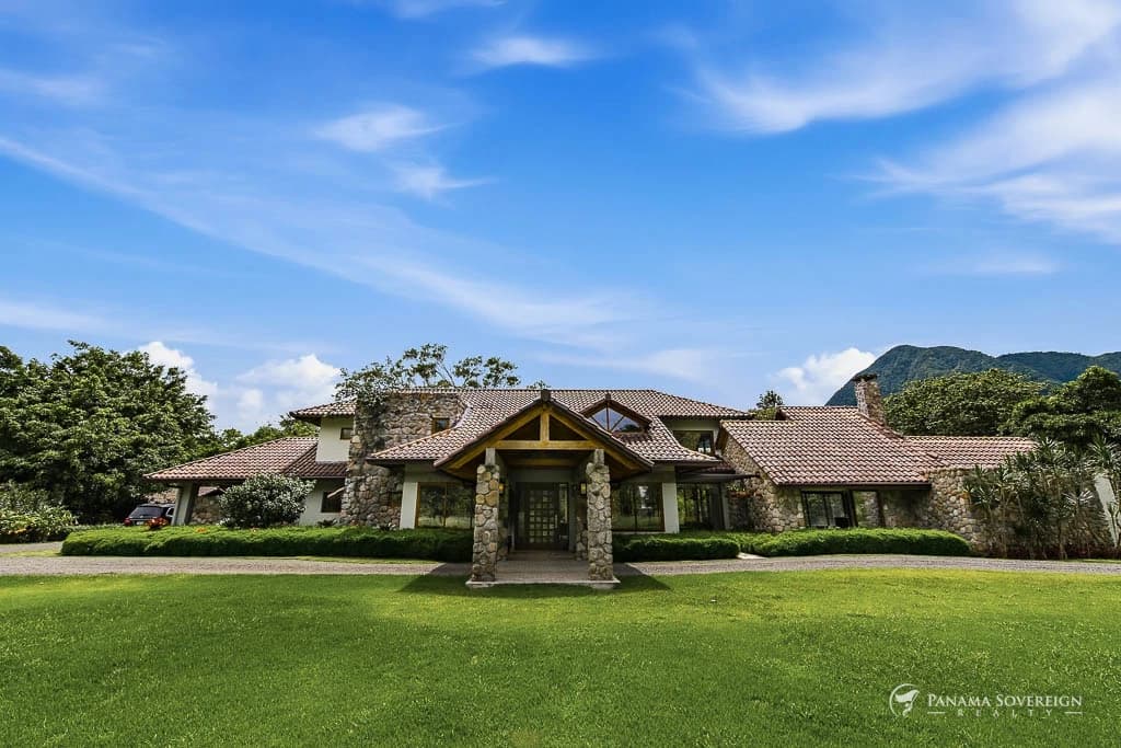 5 Bedroom House in El Valle de Anton - photo 7