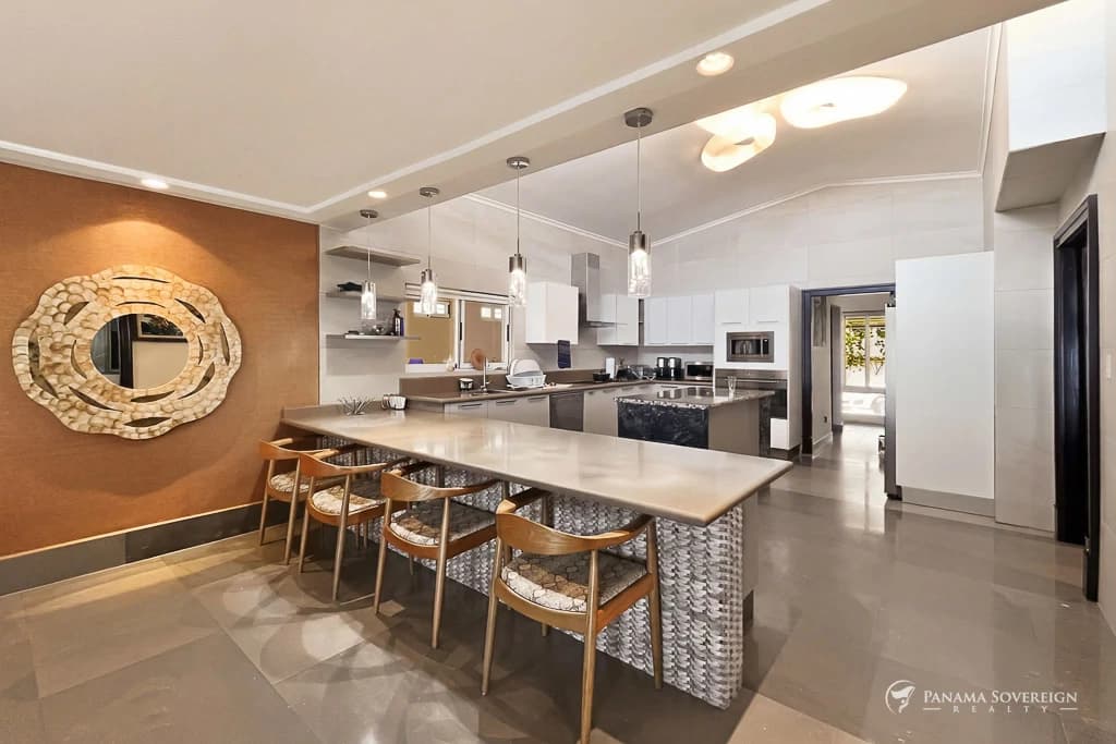 5 Bedroom House in San Carlos - photo 13