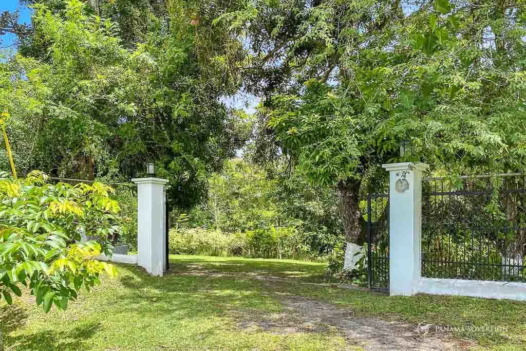3 Bedroom House in San Carlos - photo 32