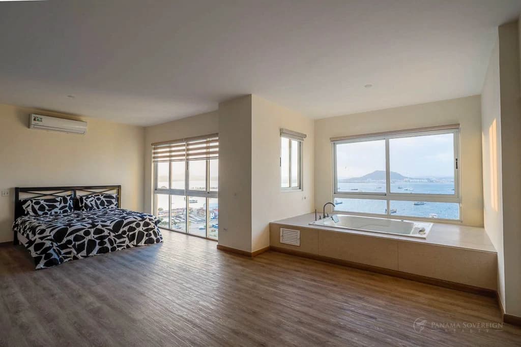 3 Bedroom Condo in Amador Causeway - photo 14