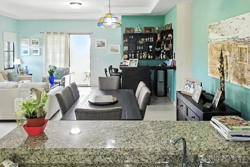 4 Bedroom House in San Carlos - photo 8