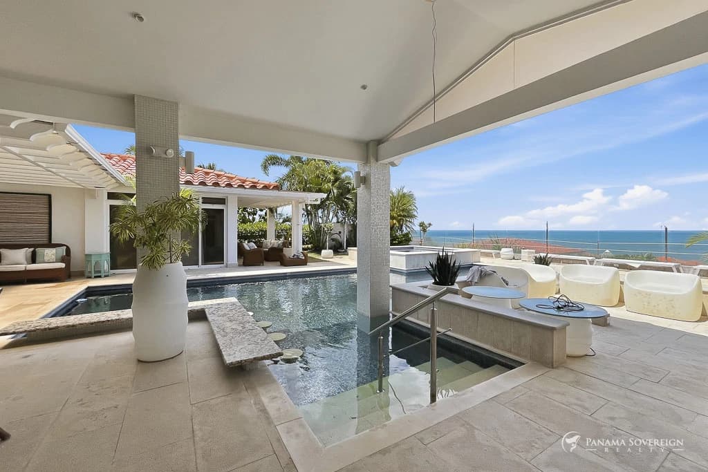 5 Bedroom House in San Carlos - photo 1
