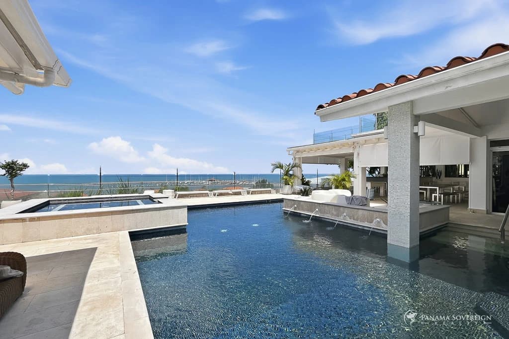 5 Bedroom House in San Carlos - photo 42