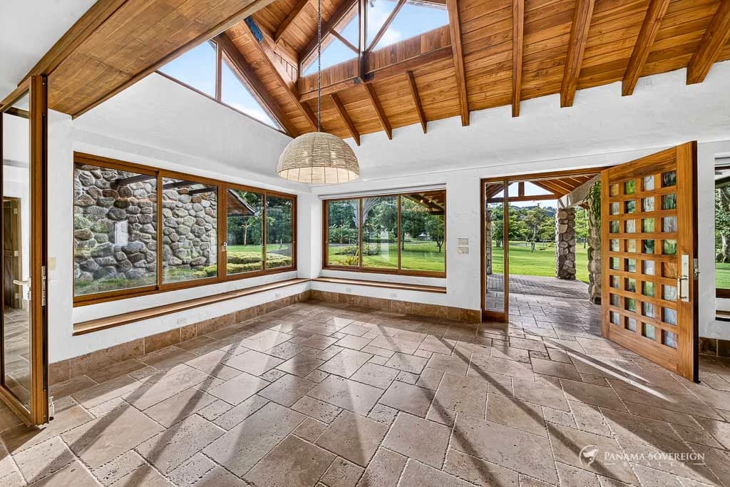 5 Bedroom House in El Valle de Anton - photo 9