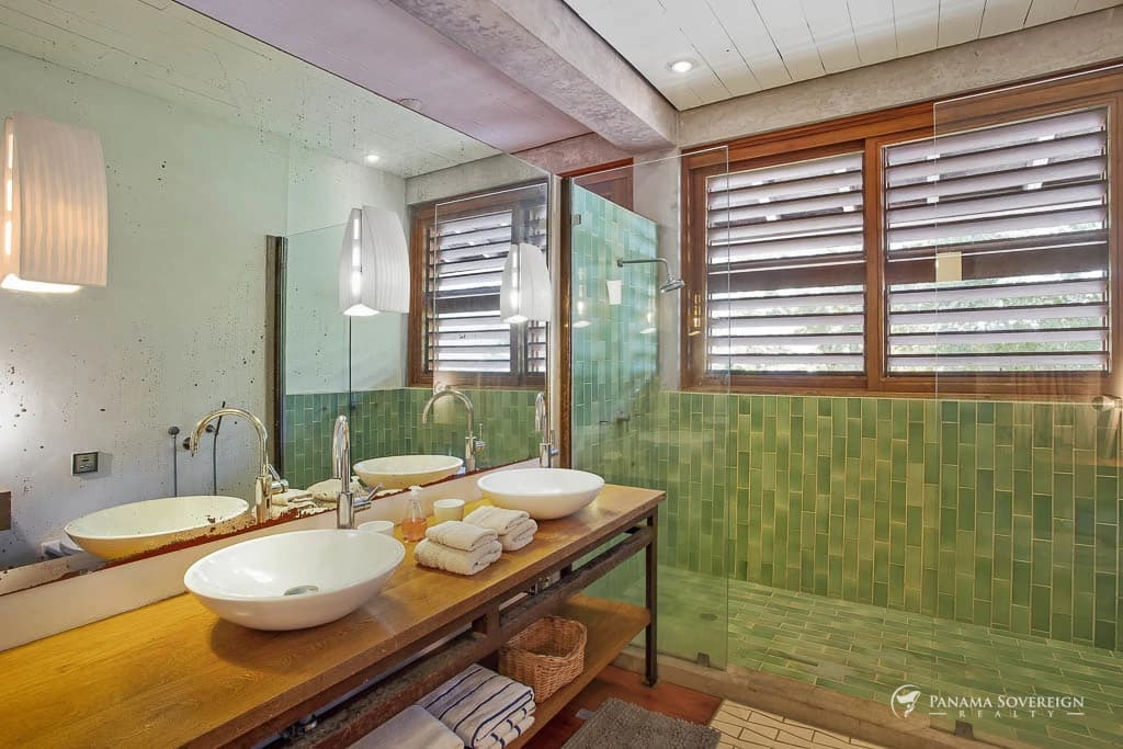 4 Bedroom House in Canal Zone - photo 26