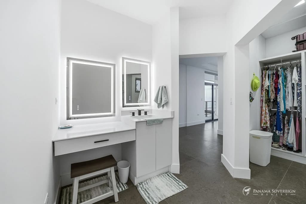 3 Bedroom House in Los Destiladeros - photo 40