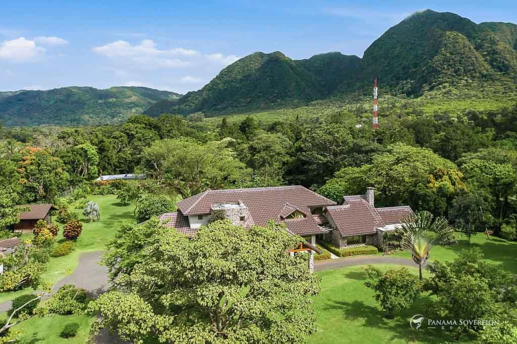 5 Bedroom House in El Valle de Anton - photo 1