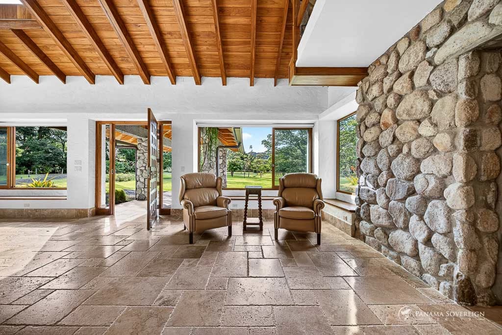 5 Bedroom House in El Valle de Anton - photo 4