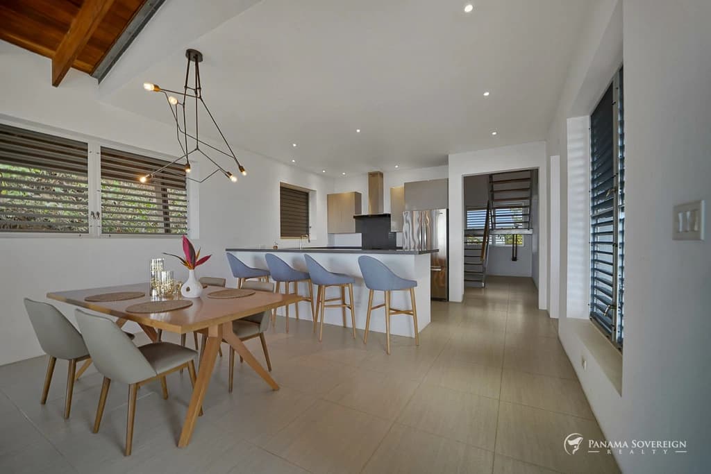 4 Bedroom House in Playa Venao - photo 4