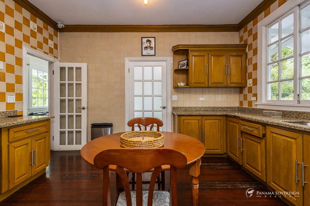 4 Bedroom House in Canal Zone - photo 12