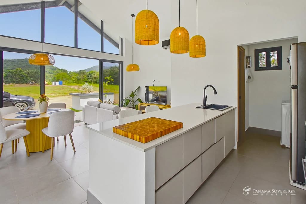 3 Bedroom House in Canas - photo 1