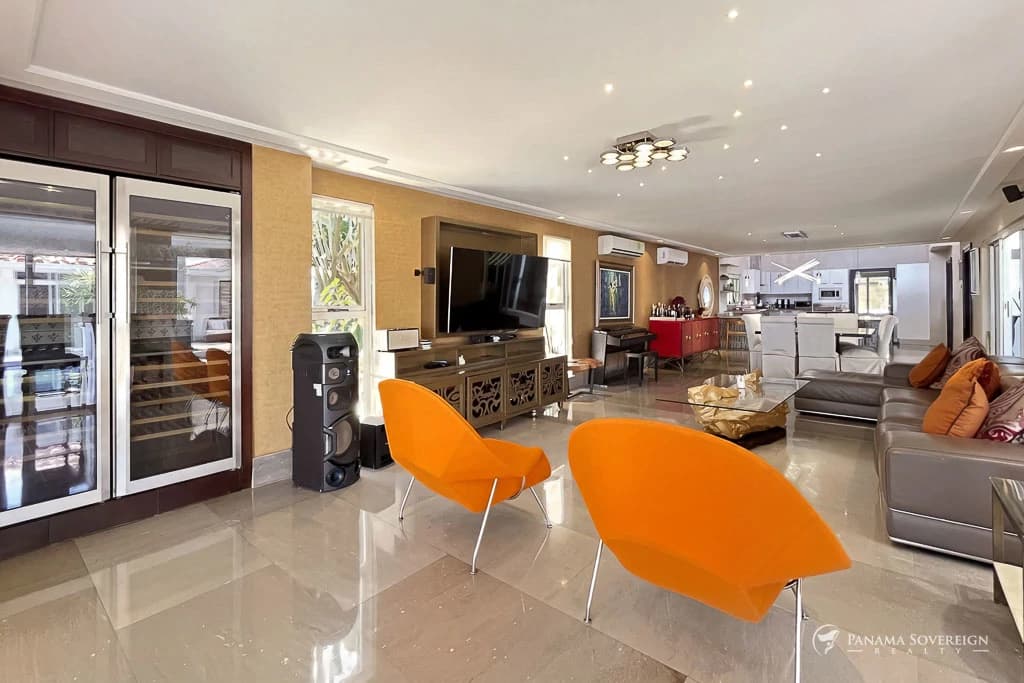 5 Bedroom House in San Carlos - photo 15