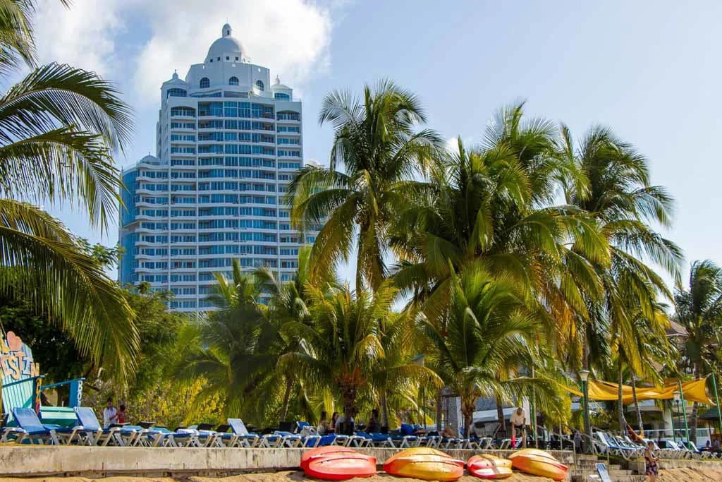 1 Bedroom Condo in Playa Bonita - photo 1