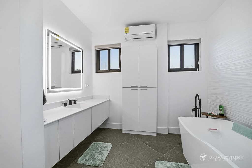 3 Bedroom House in Los Destiladeros - photo 41