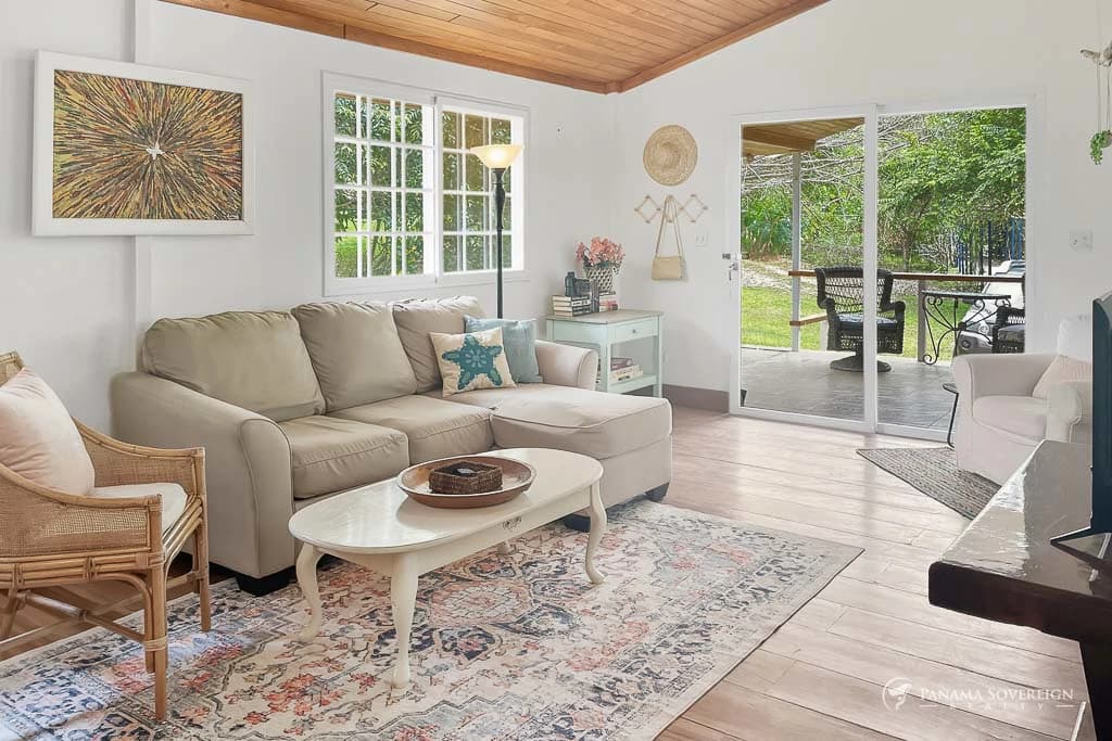 3 Bedroom House in San Carlos - photo 1
