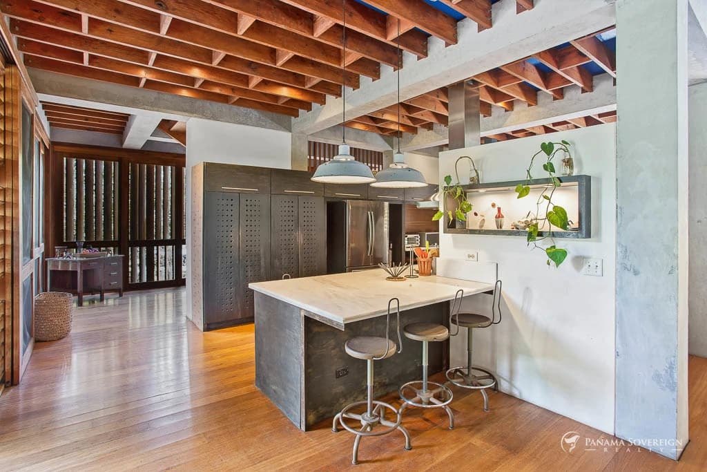 4 Bedroom House in Canal Zone - photo 17