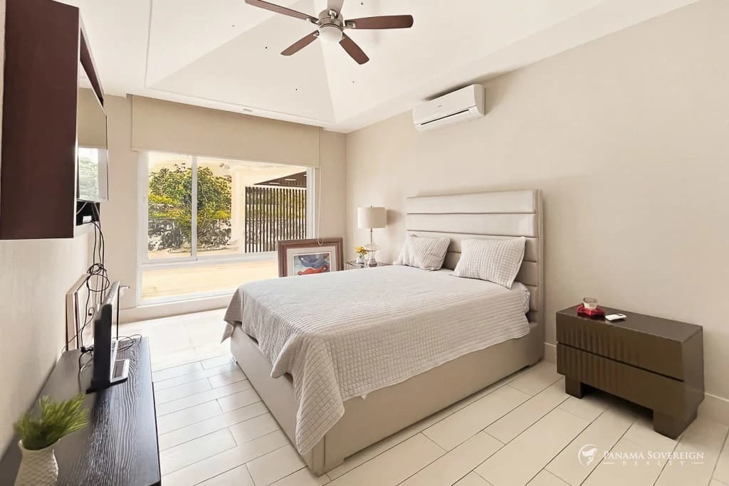 5 Bedroom House in San Carlos - photo 26