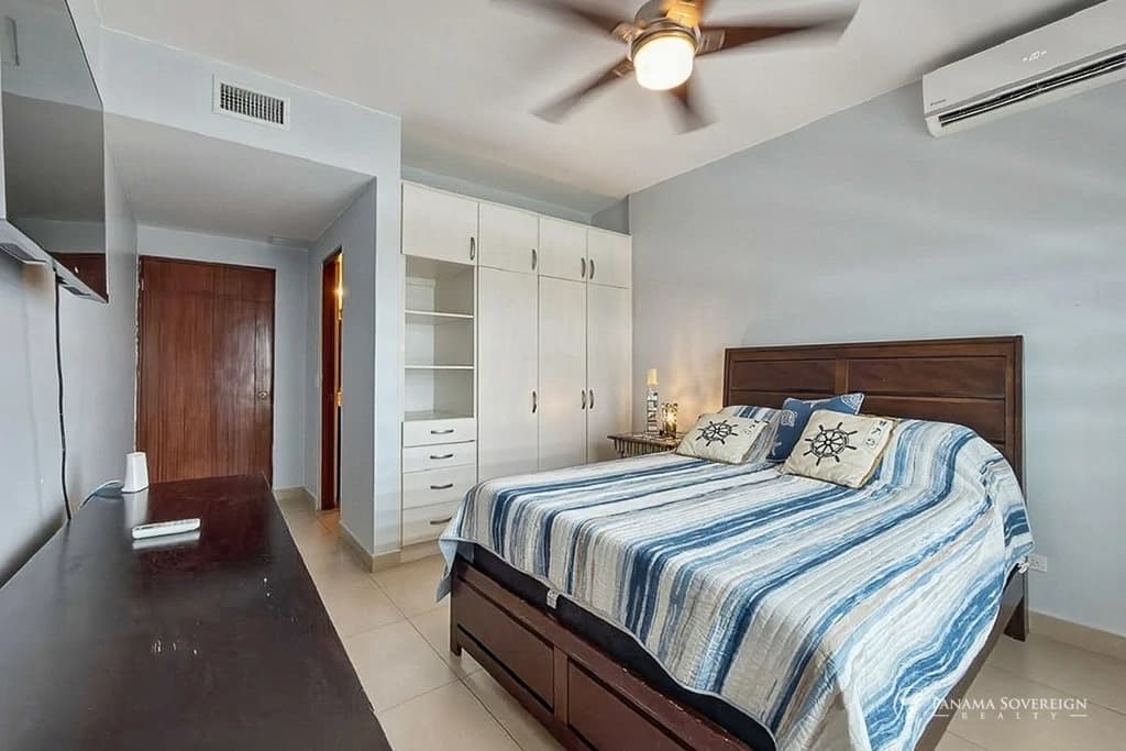 5 Bedroom Condo in San Carlos - photo 34
