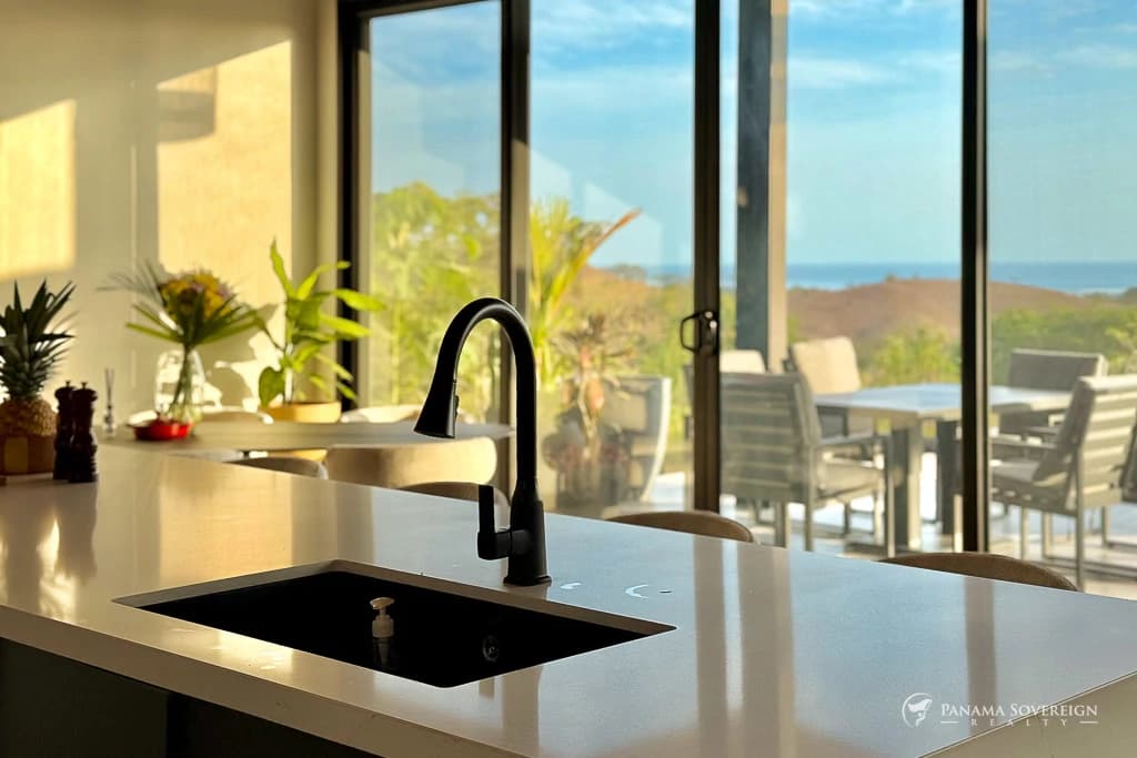 3 Bedroom House in Canas - photo 5