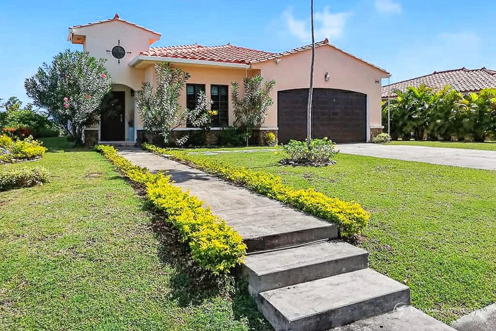4 Bedroom House in San Carlos - photo 1