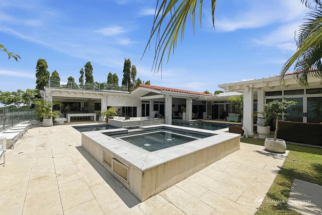 5 Bedroom House in San Carlos - photo 40