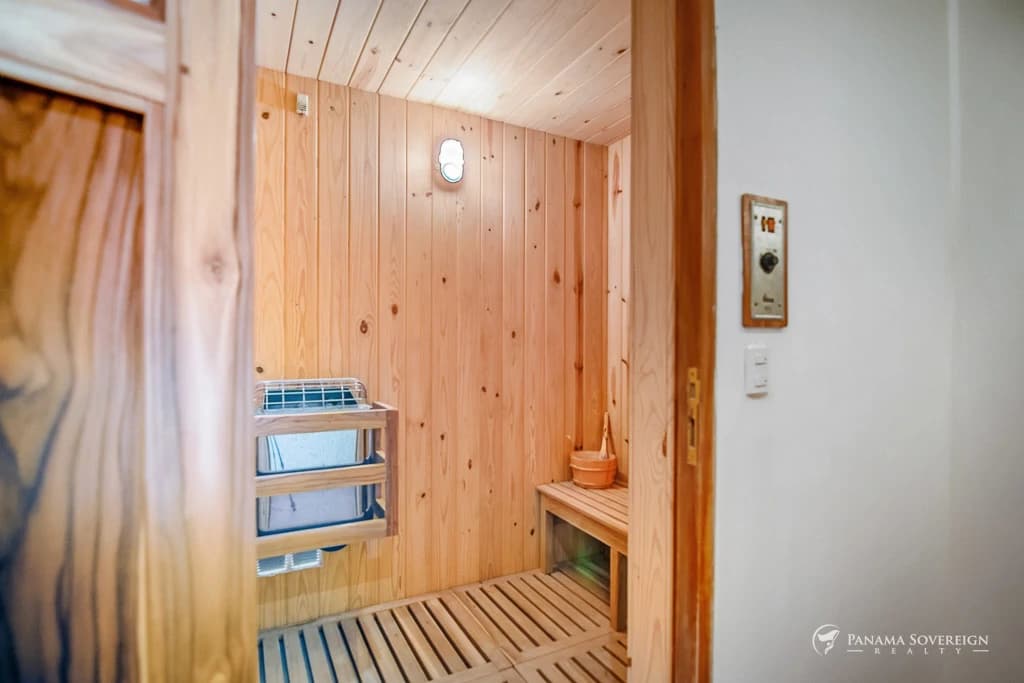 7 Bedroom House in Los Destiladeros - photo 47