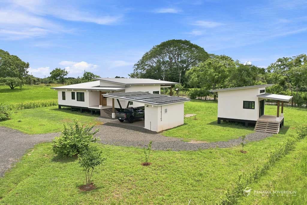 3 Bedroom House in Pedasi - photo 1